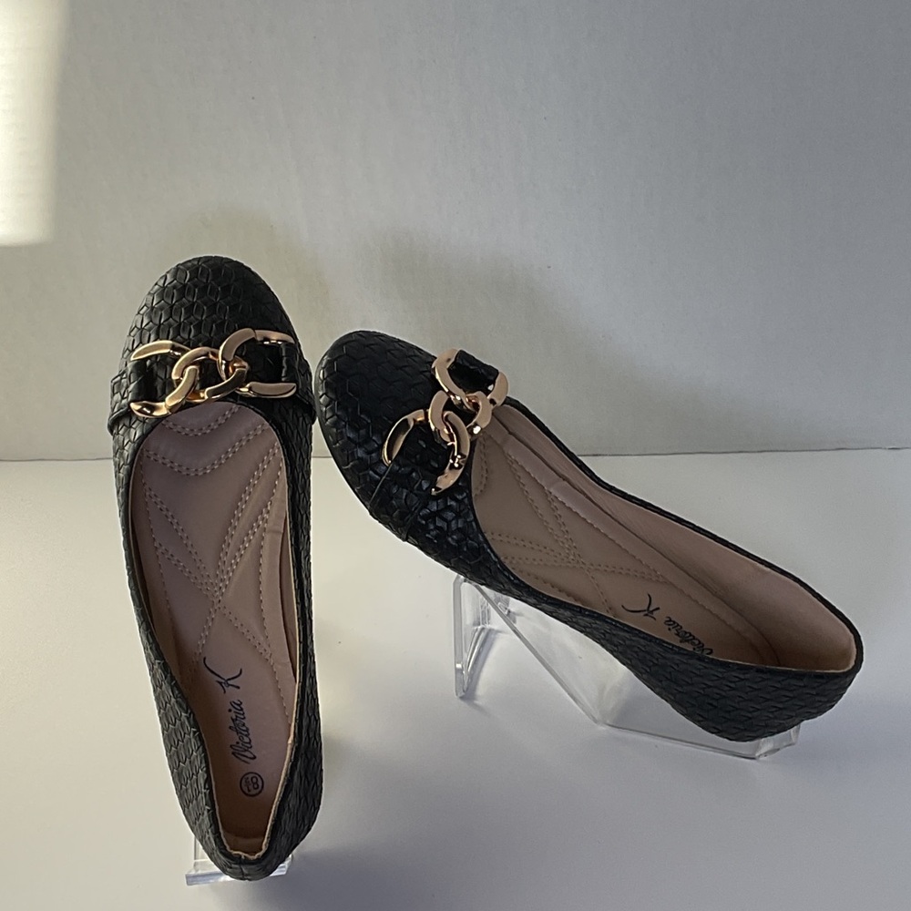 Victoria K Black Textured Ballet Flats with Gold Chain
